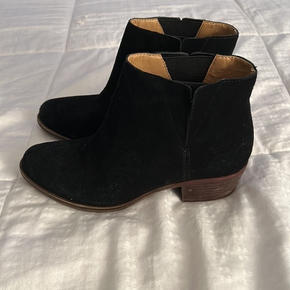 Lucky brand black suede ankle boots size 7 - Picture 1 of 5